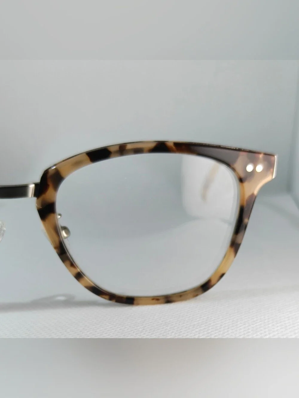 Tortoiseshell Women's Eyewear Classic Clubmaster Style.